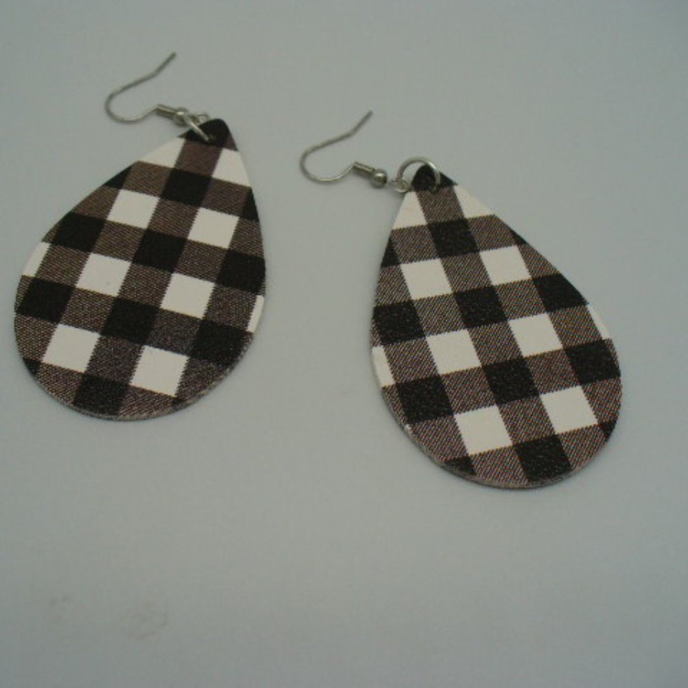 BLACK & WHITE CHECKERED EARRINGS